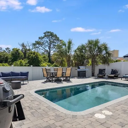 221 Sands Street - 4 Bedroom With Private Pool